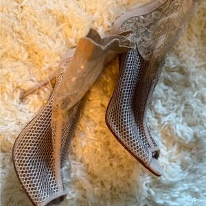 Chinese Laundry Textured pink Heels